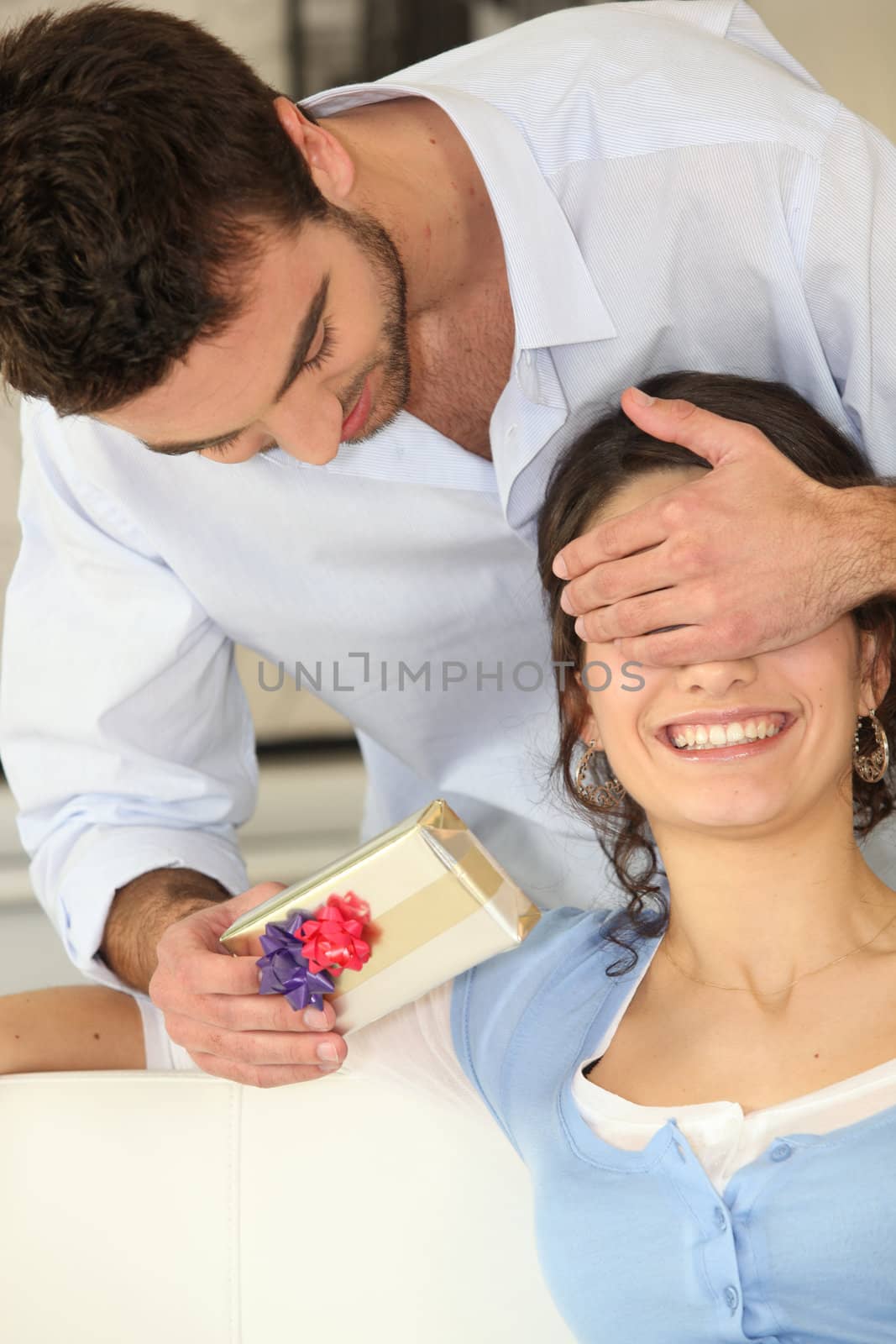 Man giving gift to woman by phovoir