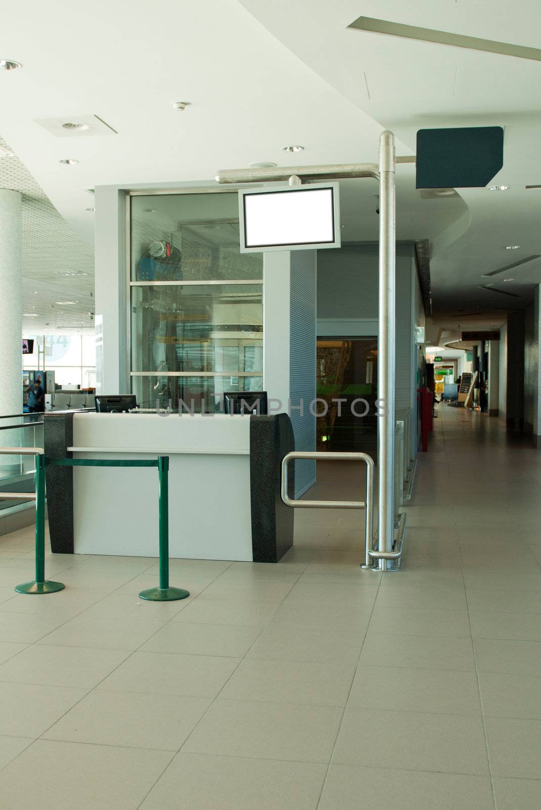 Boarding gate by luissantos84