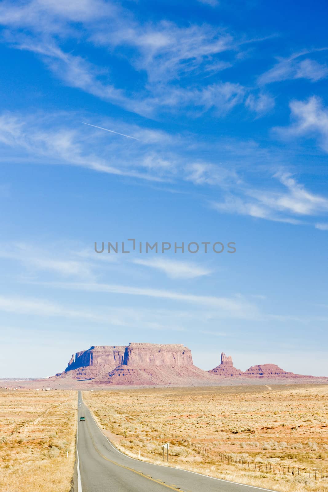 road, Monument Valley National Park, Arizona, USA