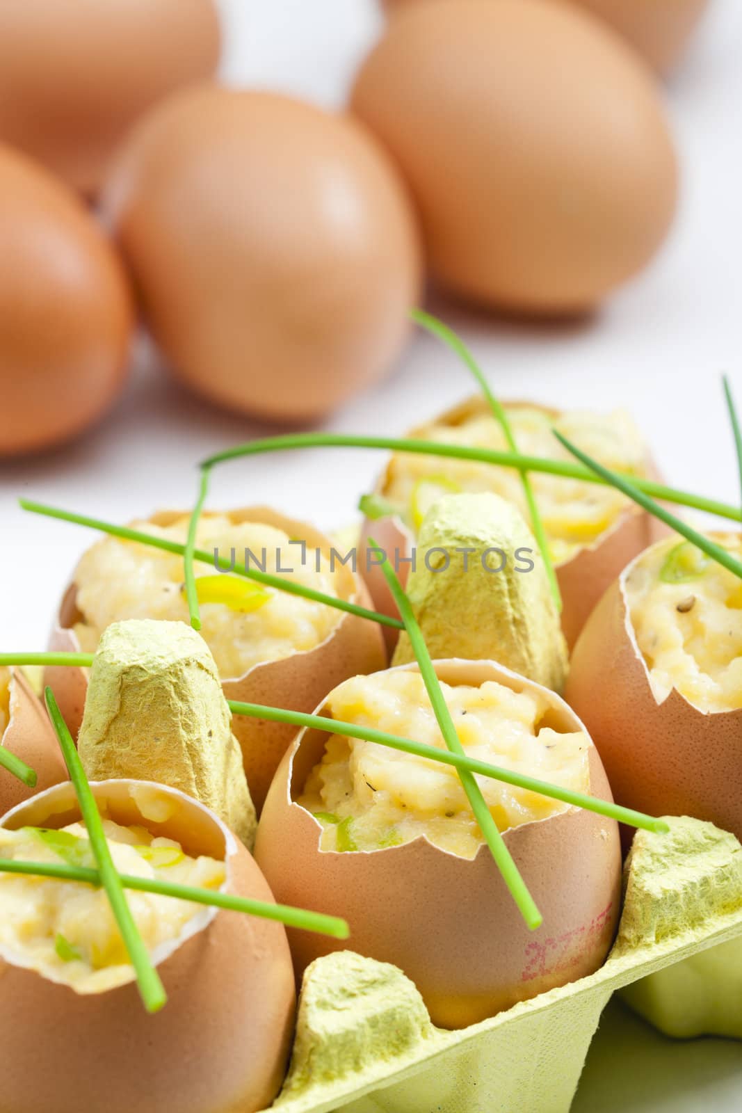 scrambled eggs with chives