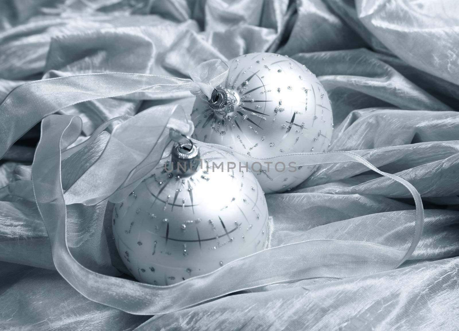Two christmas spheres on a fabric with a tape