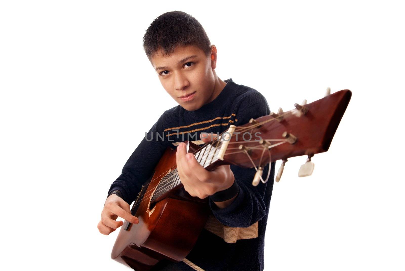 Studio photo of young boy playng guitare