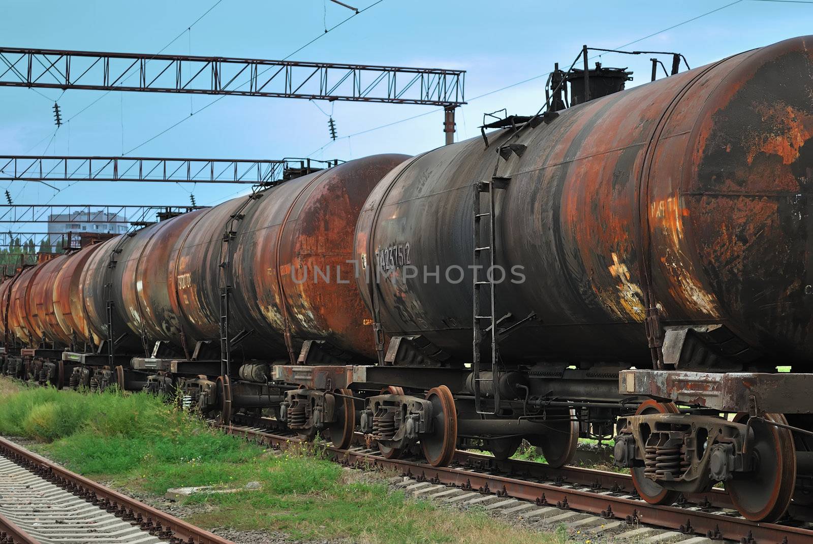 train transports old tanks by vetkit