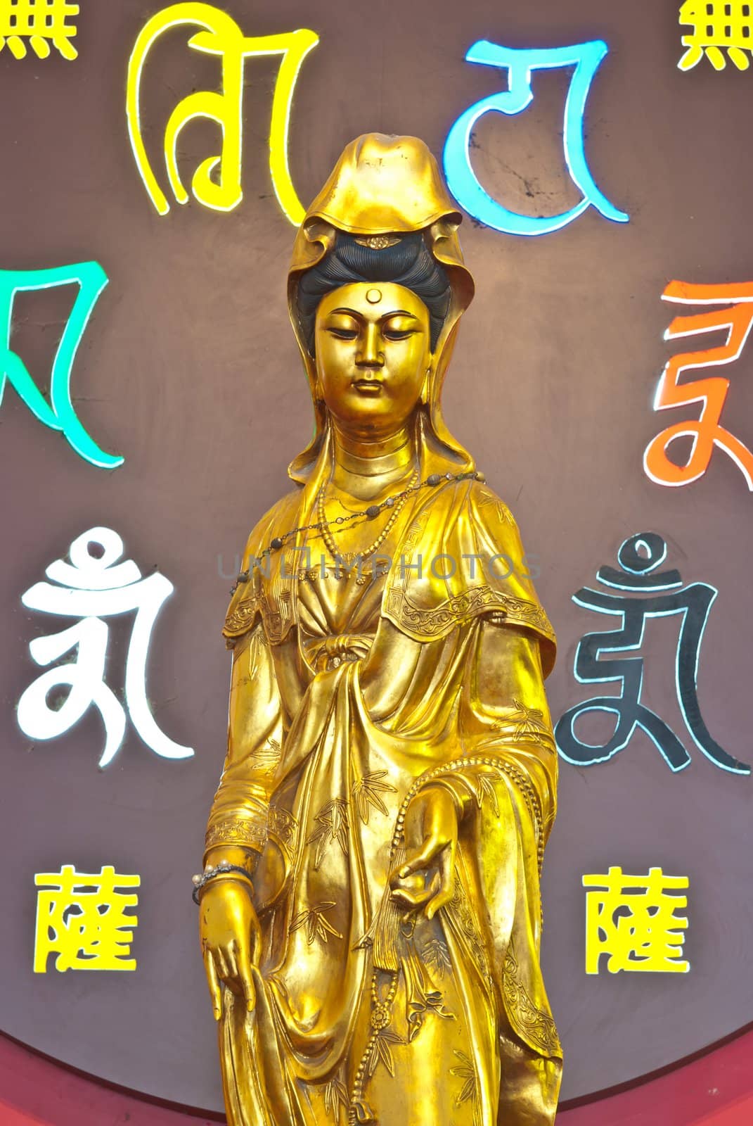 Golden Chinese goddess by sasilsolutions