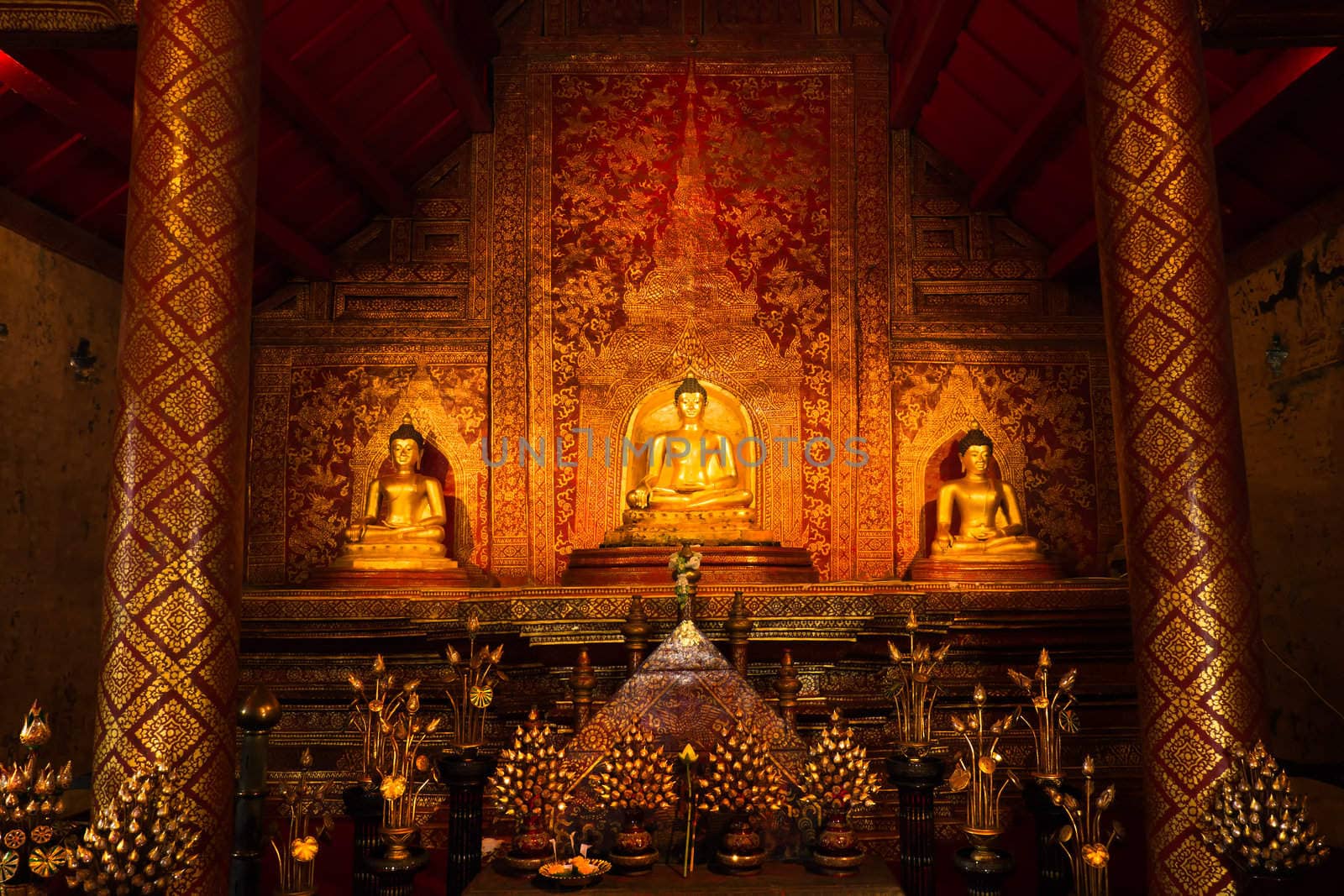 "Phra Sihing Buddha" Thai gold statues by nuttakit