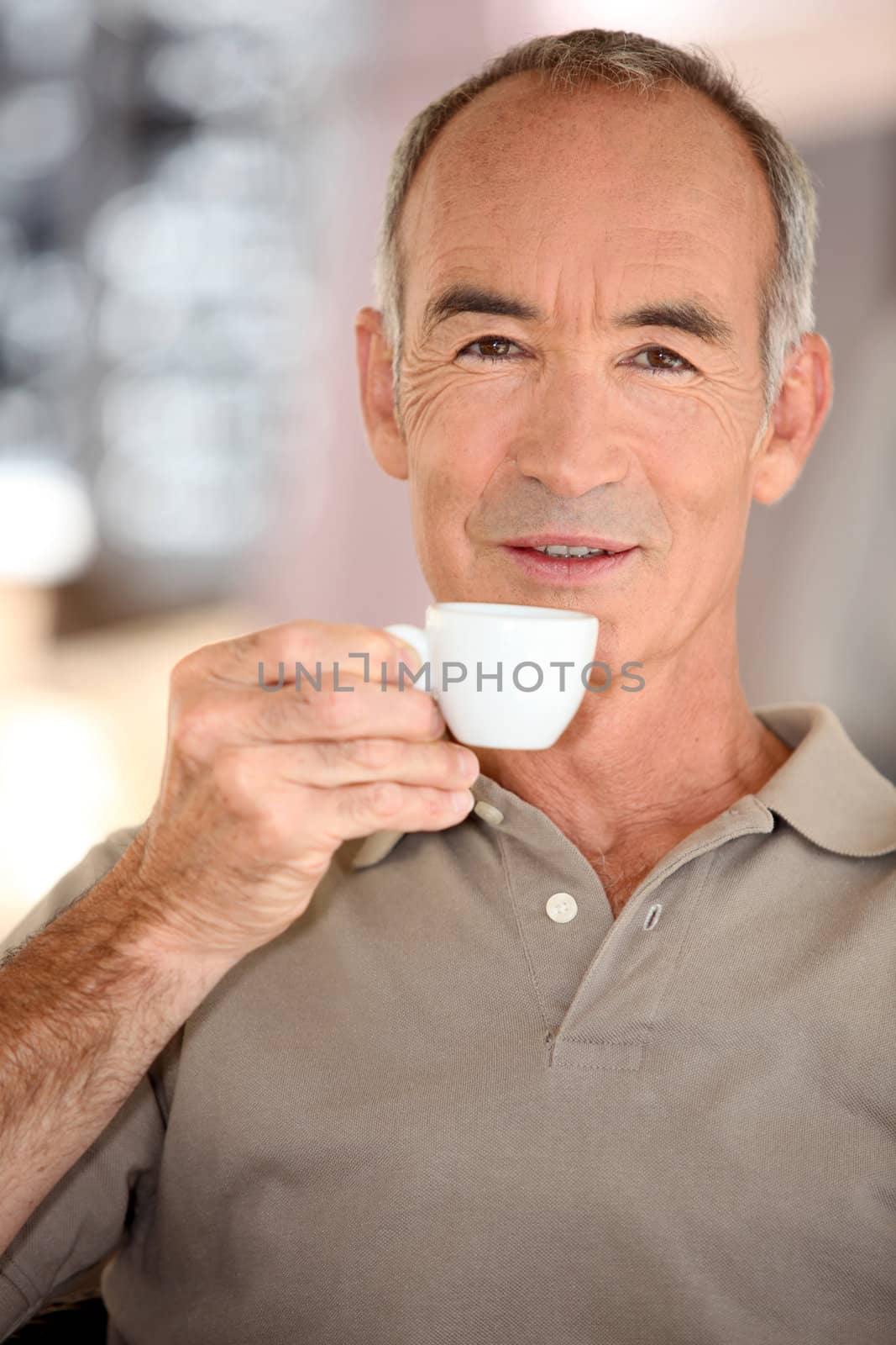 Man enjoying cup of coffee by phovoir