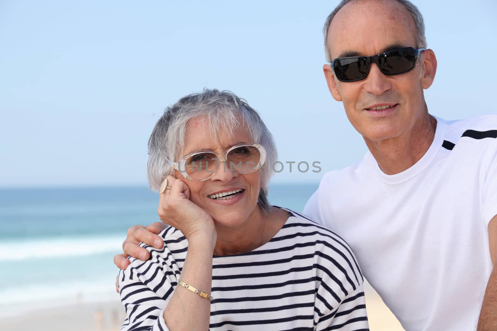 Elderly couple by the seaside by phovoir