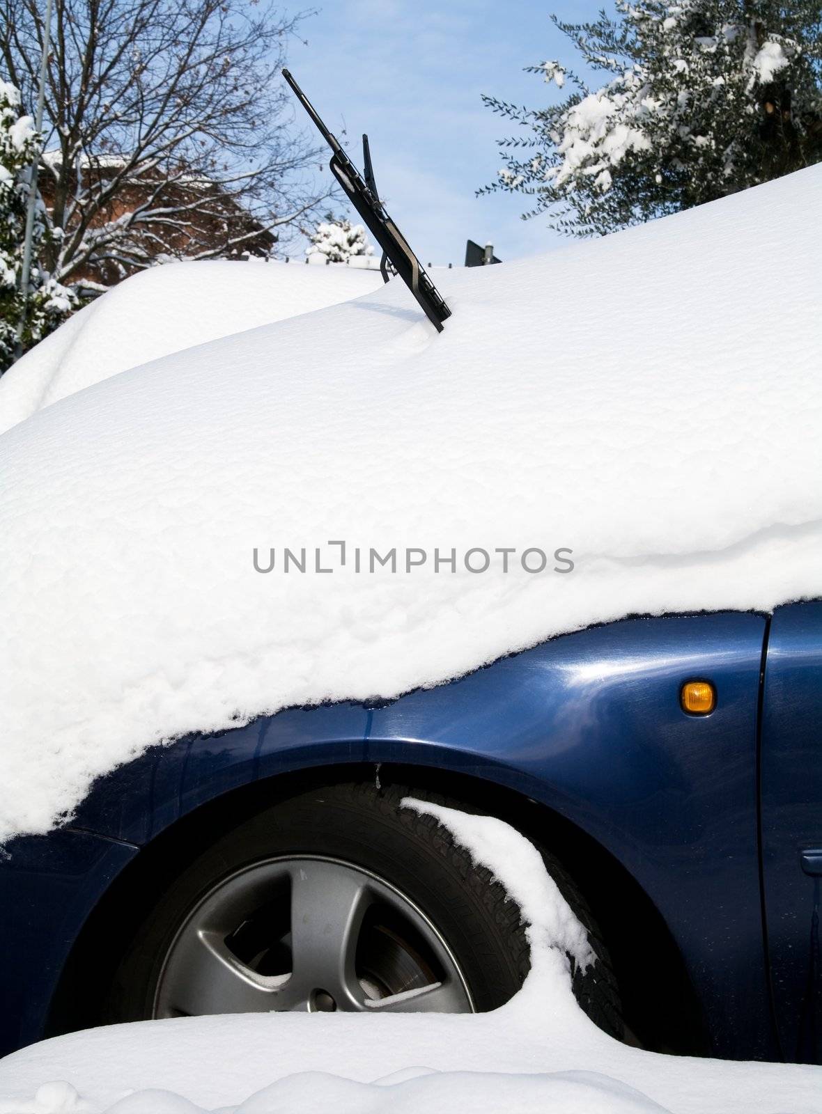 Car hidden in snow by baggiovara