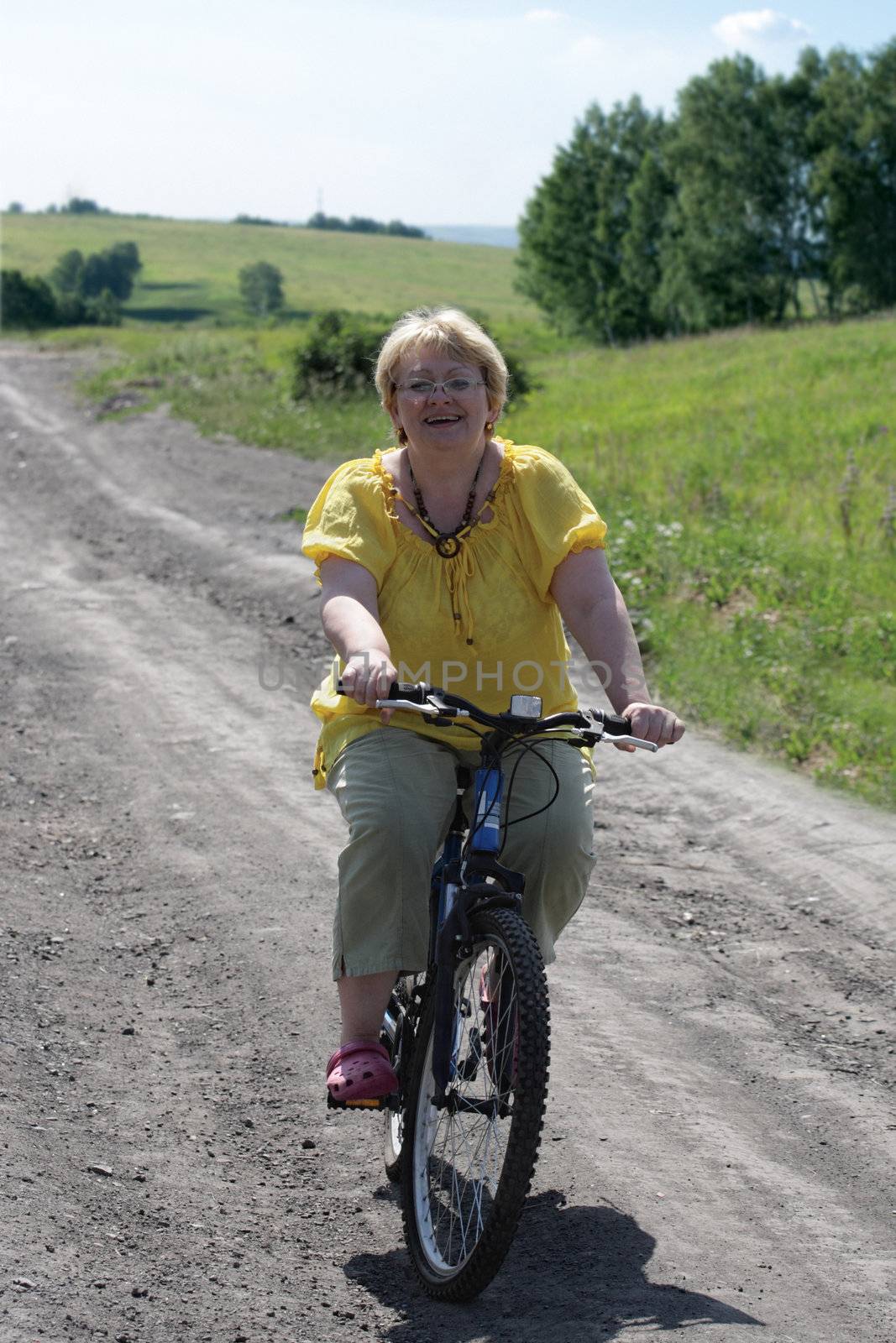 The woman goes on a bicycle on wood road