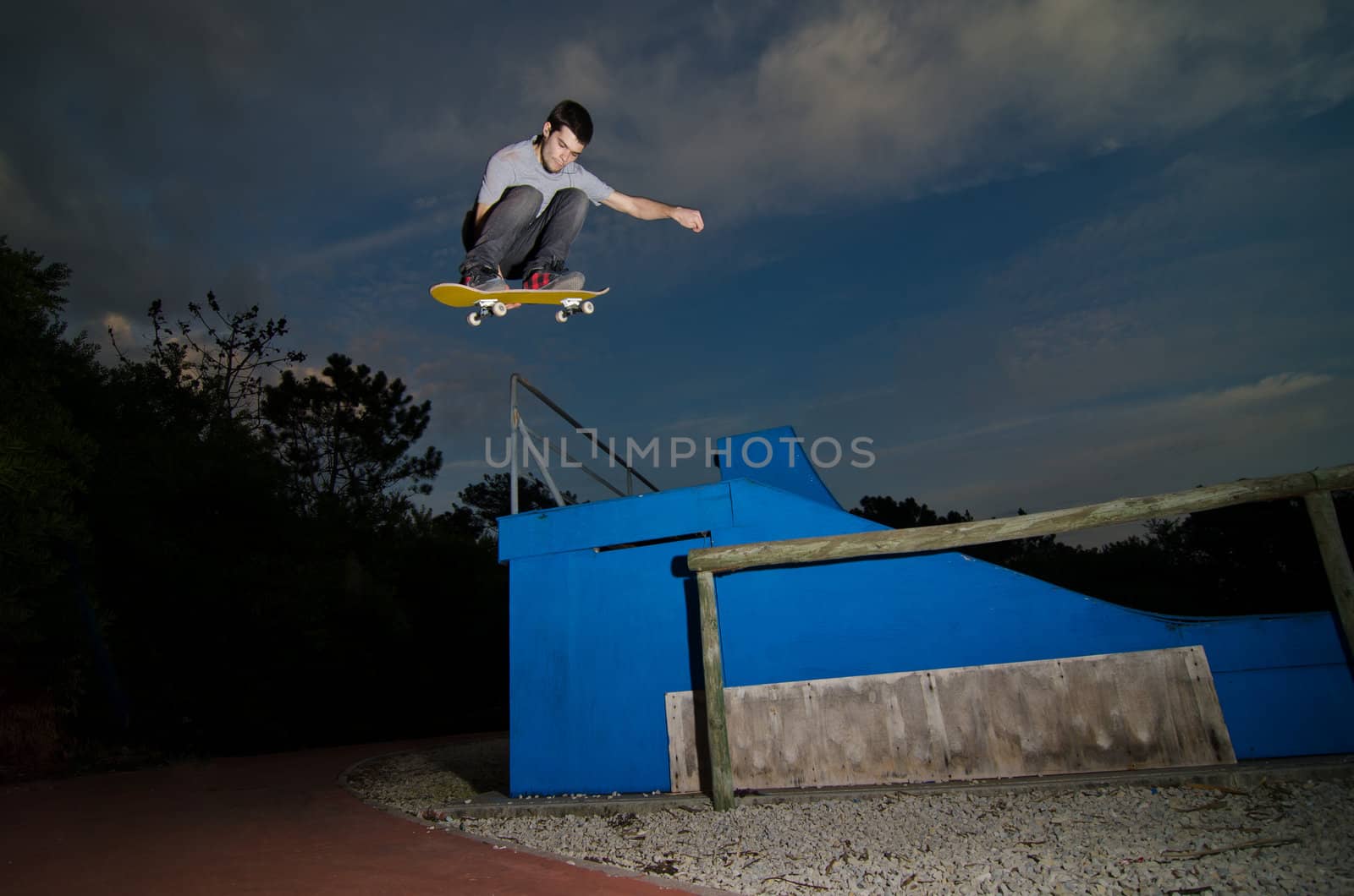 Skateboarder flying by homydesign