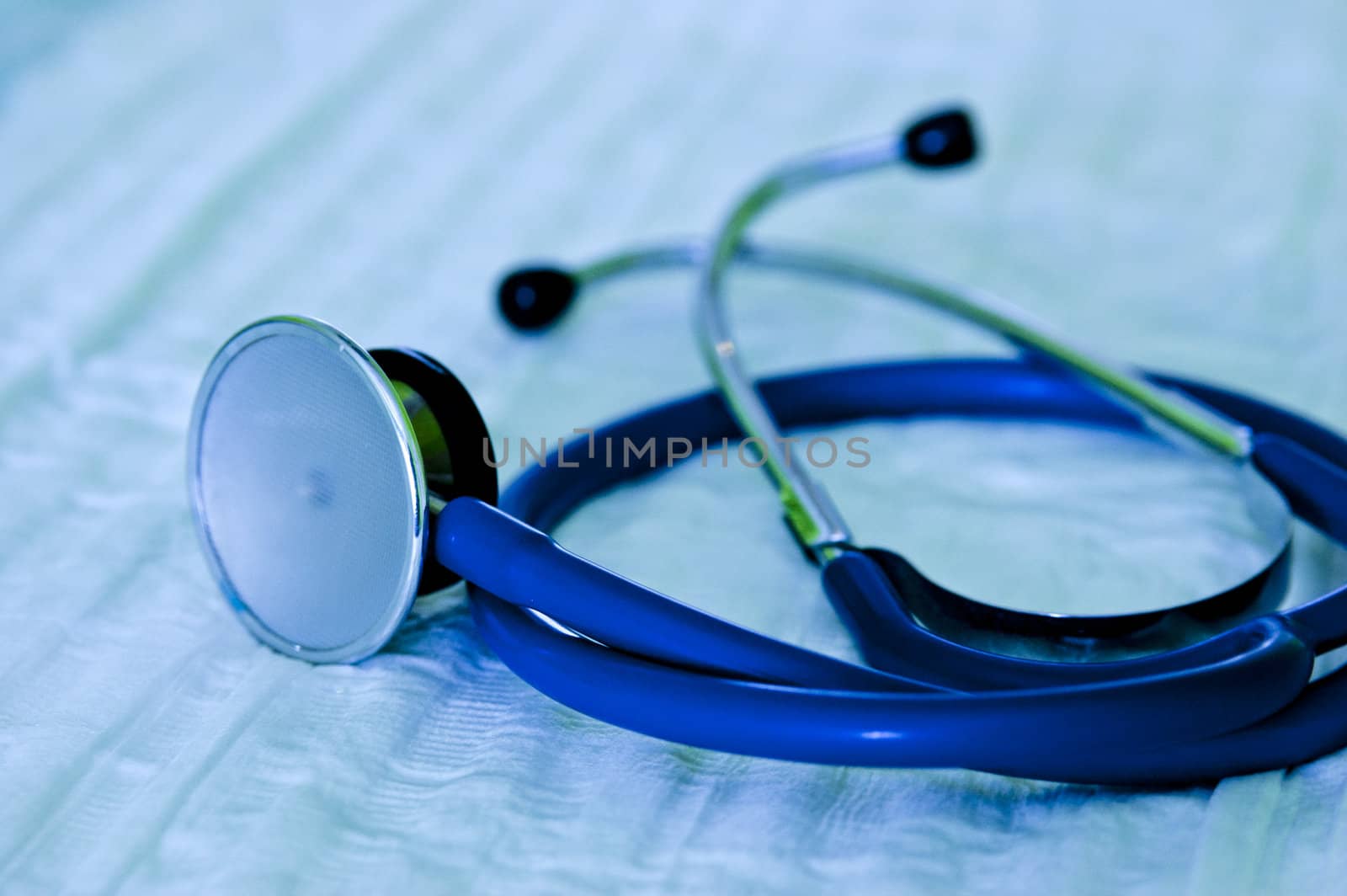 A shaded crome stethoscope lay on white workspace