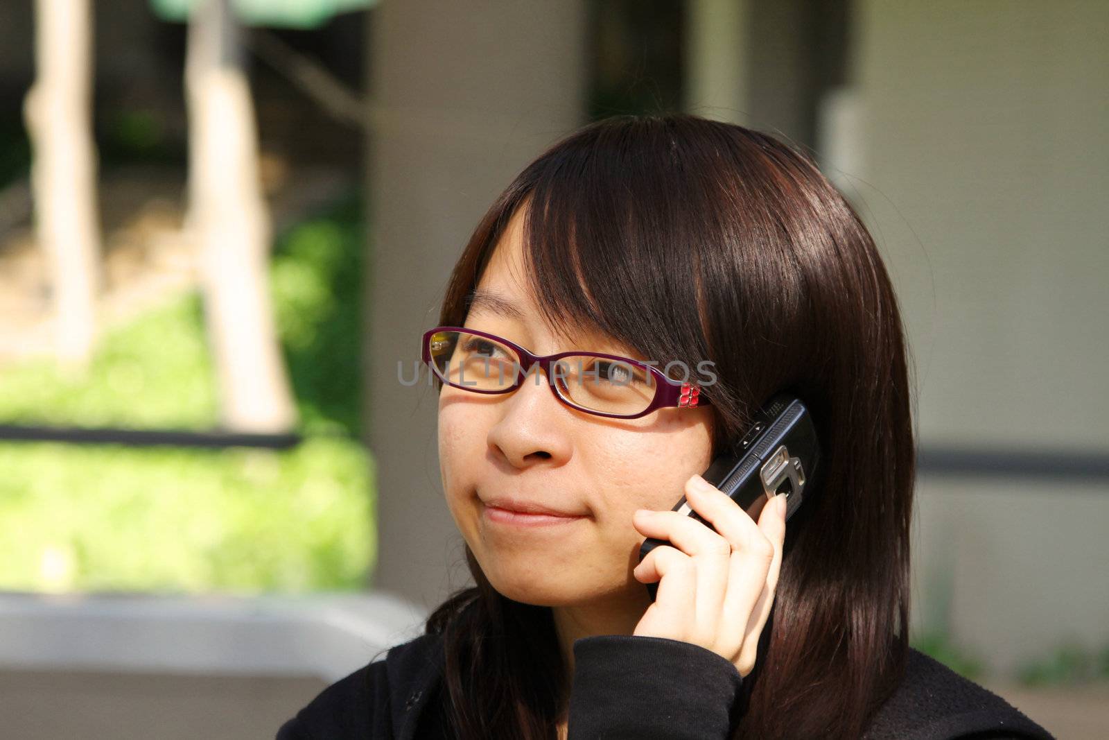 Asian woman talking phone by kawing921