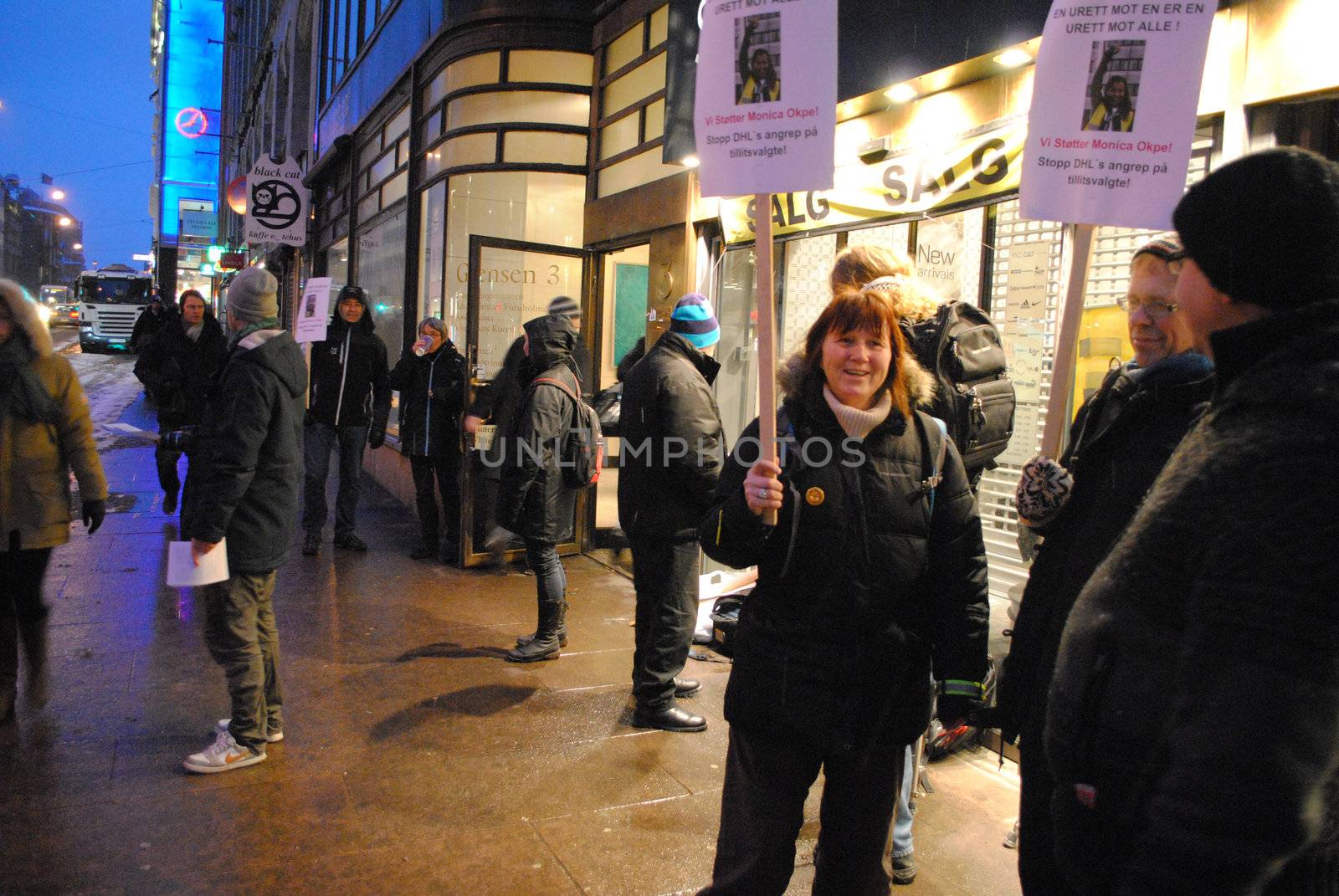 Protest outside the Labour Court of Norway, Oslo 06.02.12, against the unfair dismissal of trade unionist Monica Okpe from DHL.