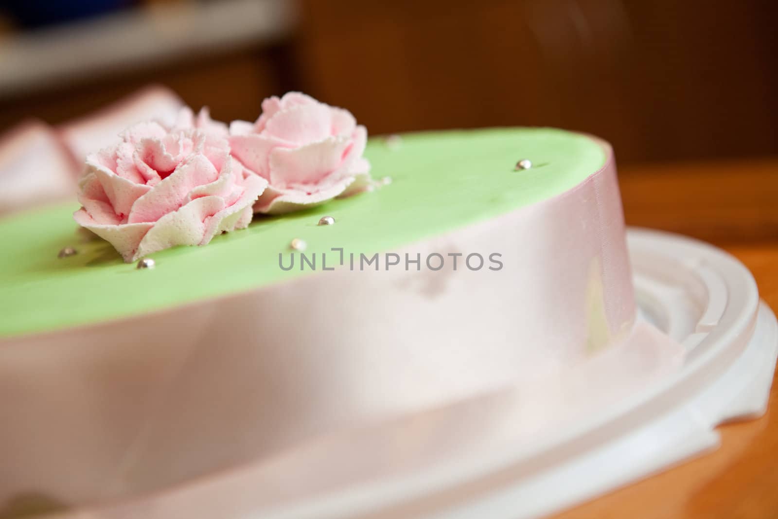 widding cake with pink flowers