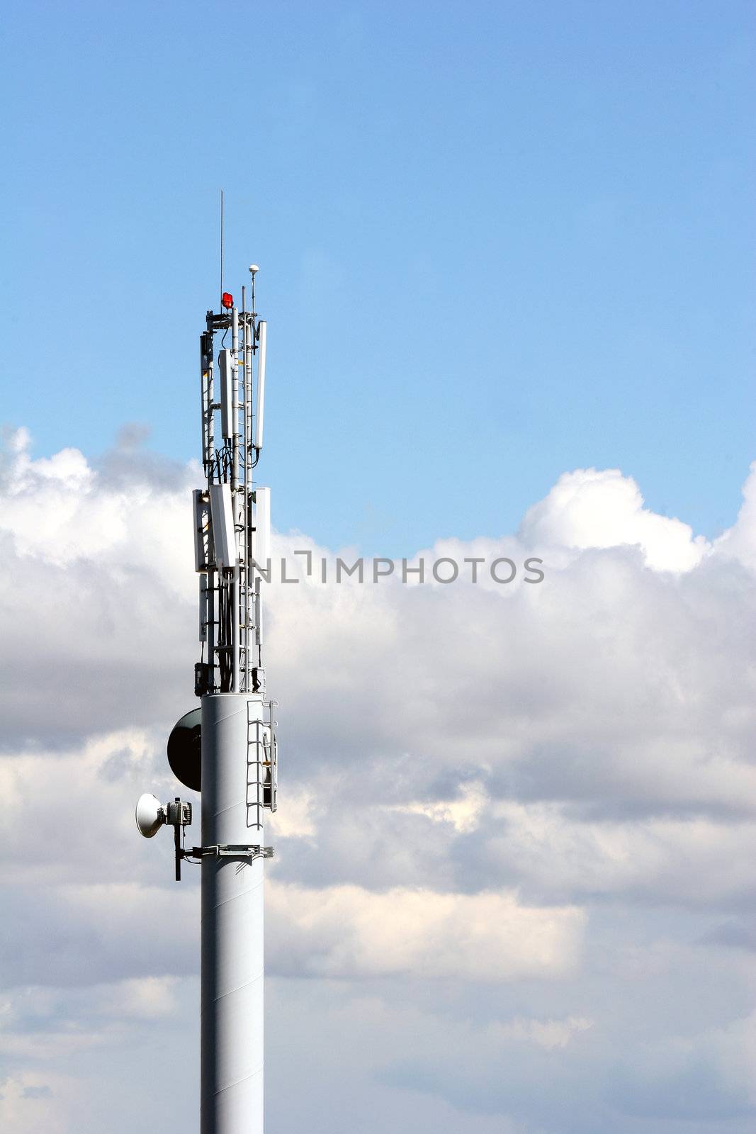 Telecom antenna
