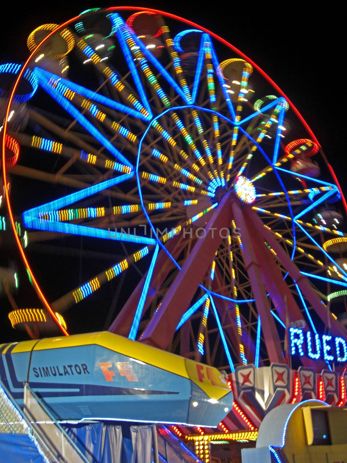 Moving fairground wheel ful of colerfull lights