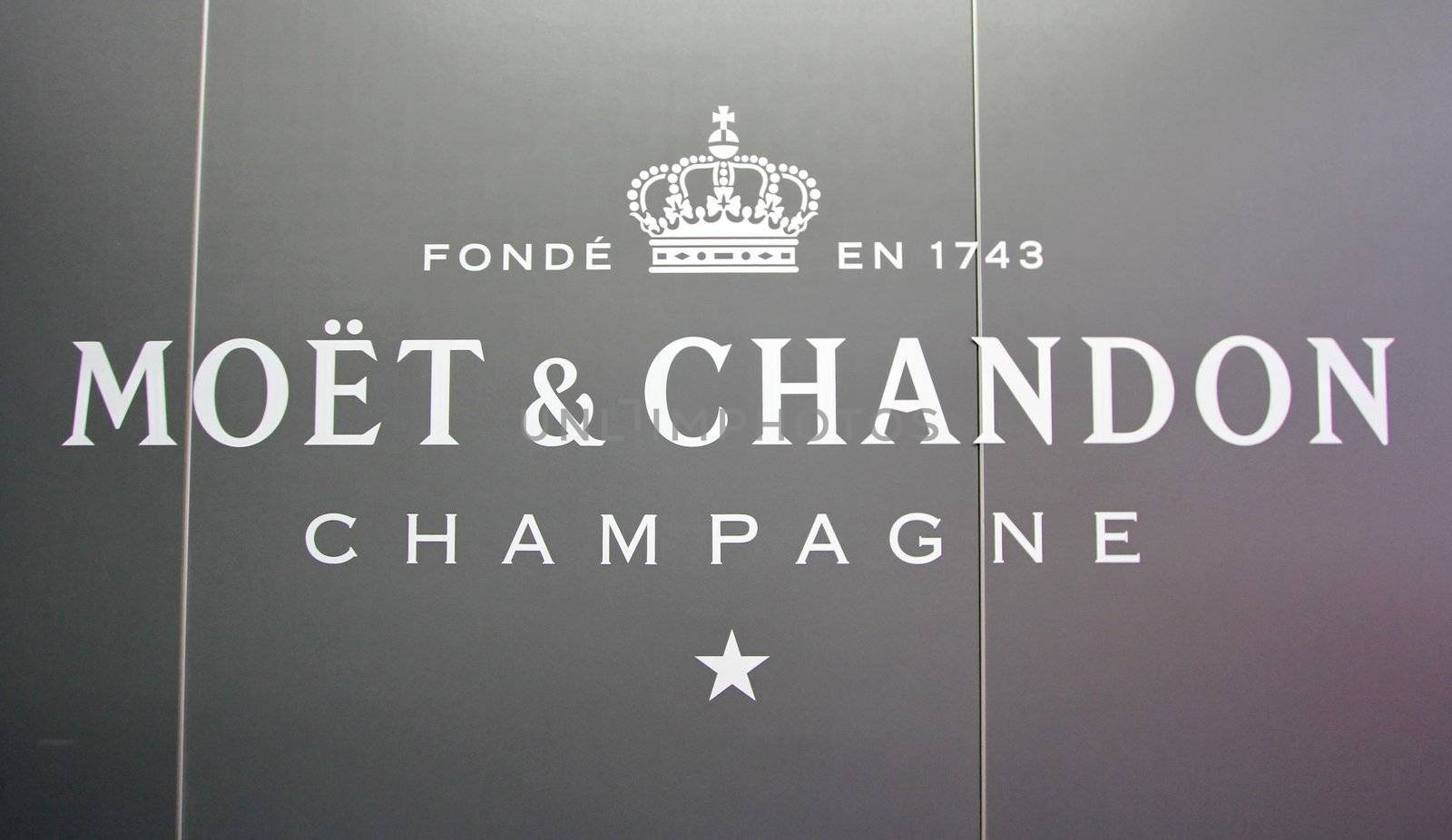 Moet & Chandon logo by Elenaphotos21