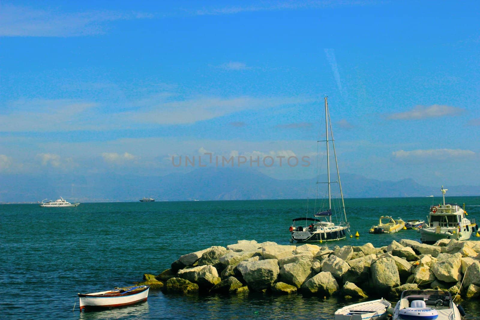 bouts situating near the pier of Napoli