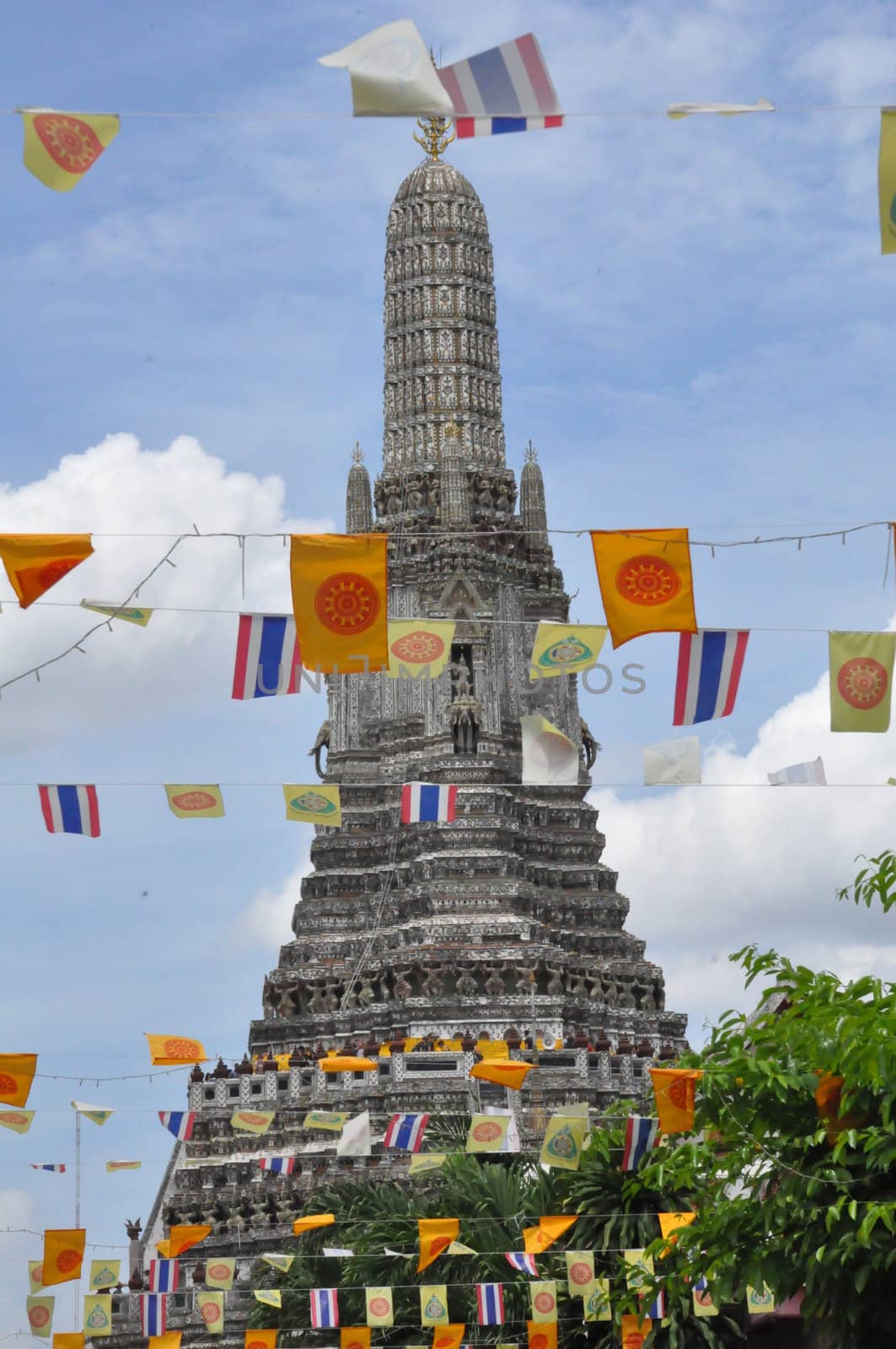 Wat Arun in Bangkok, Thailand by sainaniritu