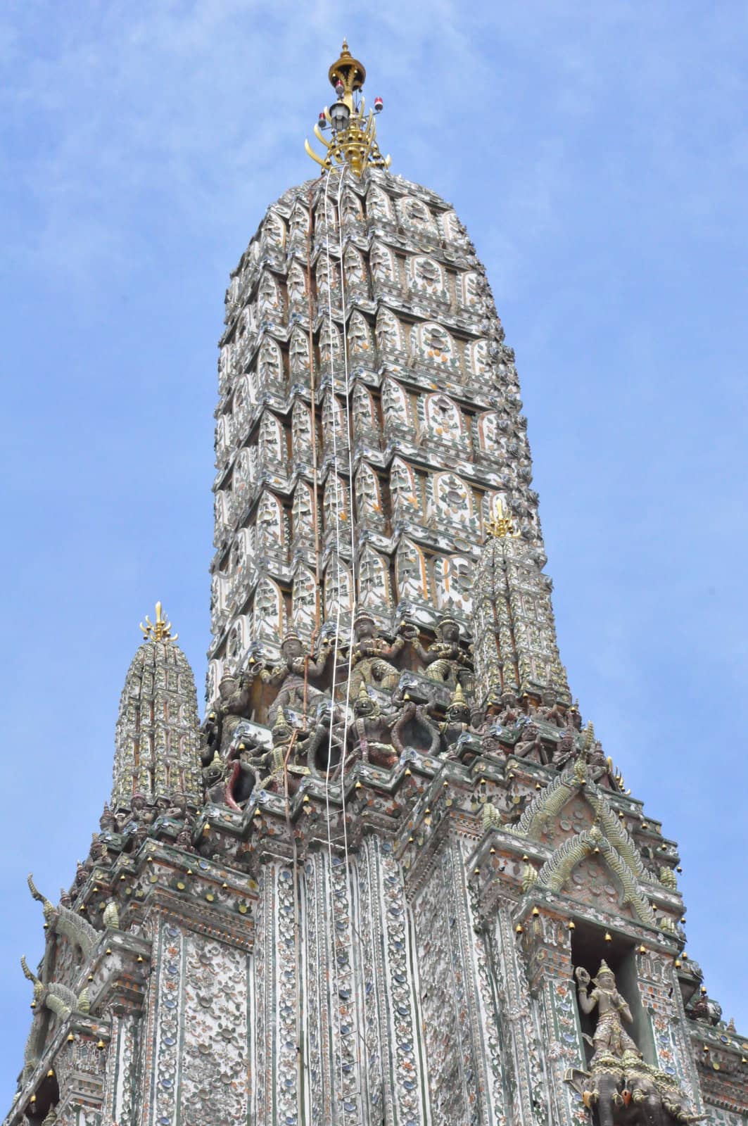 Wat Arun in Bangkok, Thailand by sainaniritu