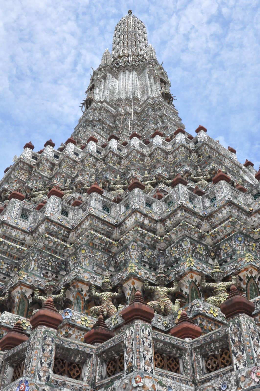 Wat Arun in Bangkok, Thailand by sainaniritu