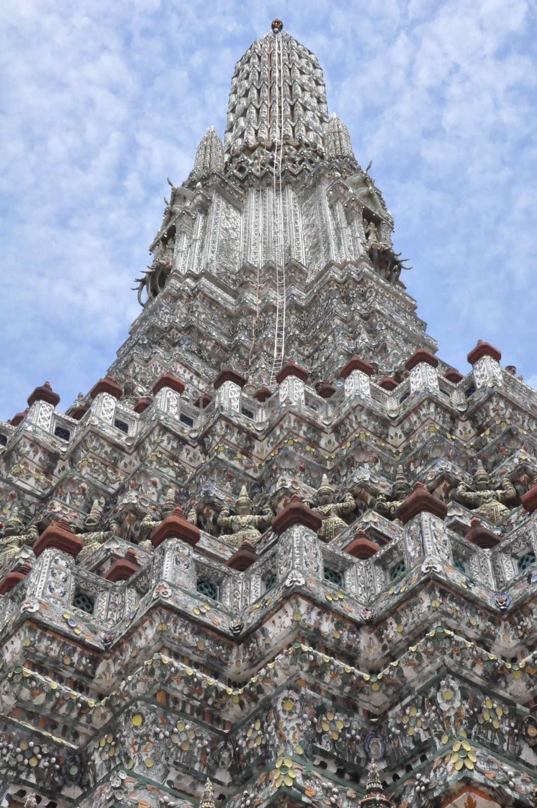 Wat Arun in Bangkok, Thailand by sainaniritu