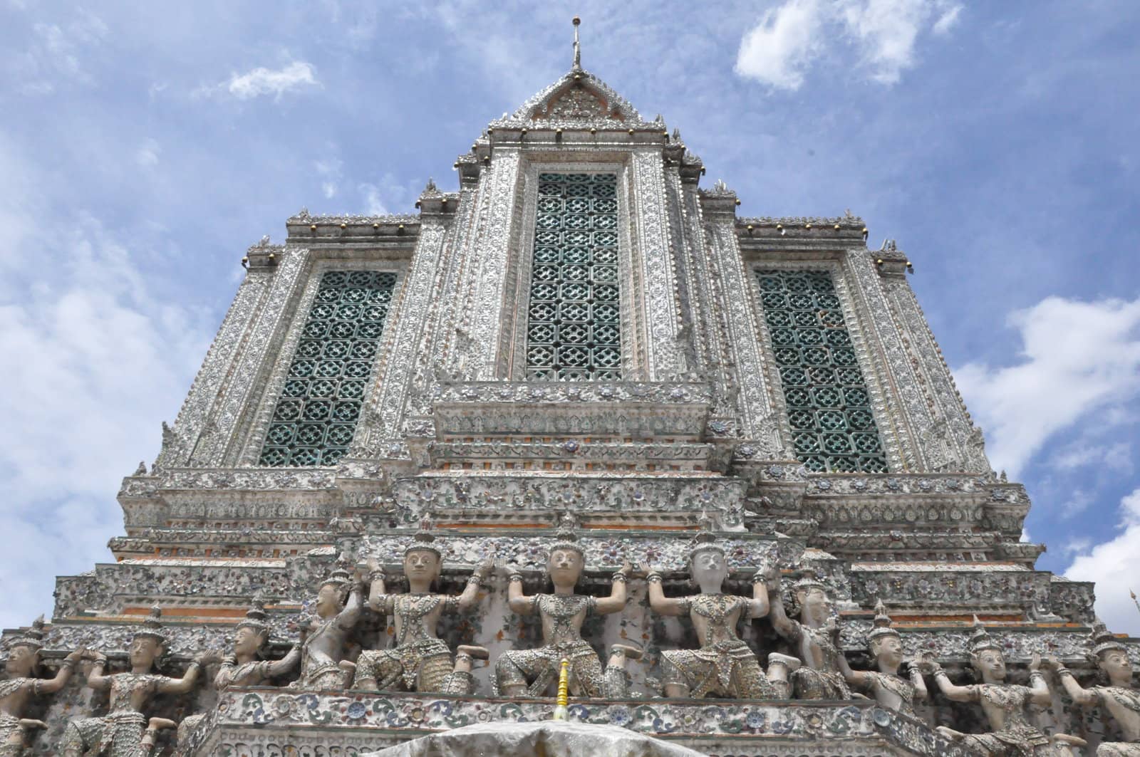 Wat Arun in Bangkok, Thailand by sainaniritu