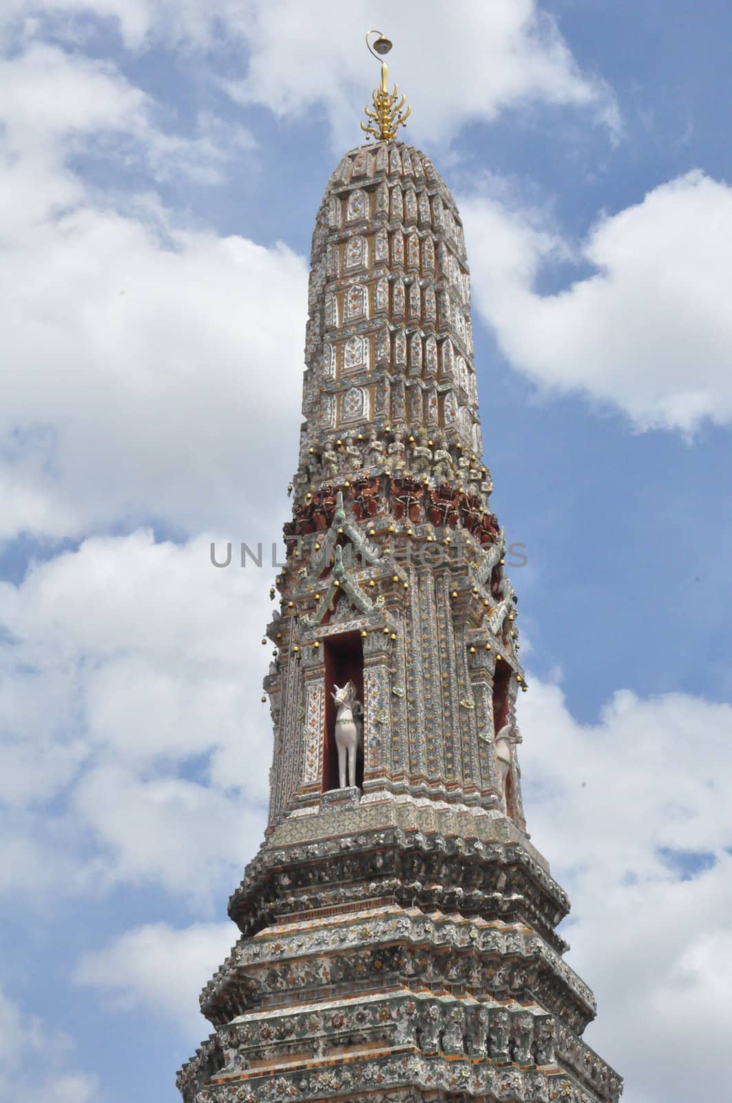 Wat Arun in Bangkok, Thailand by sainaniritu