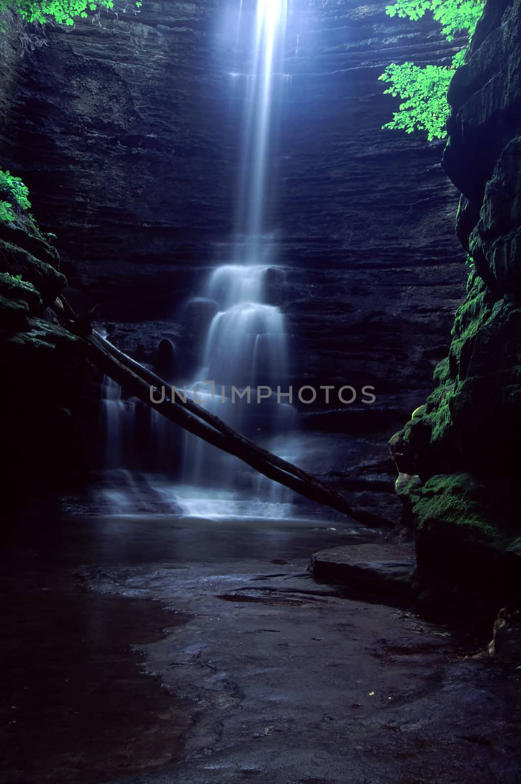 Lake Falls at Matthiessen State Park by Wirepec