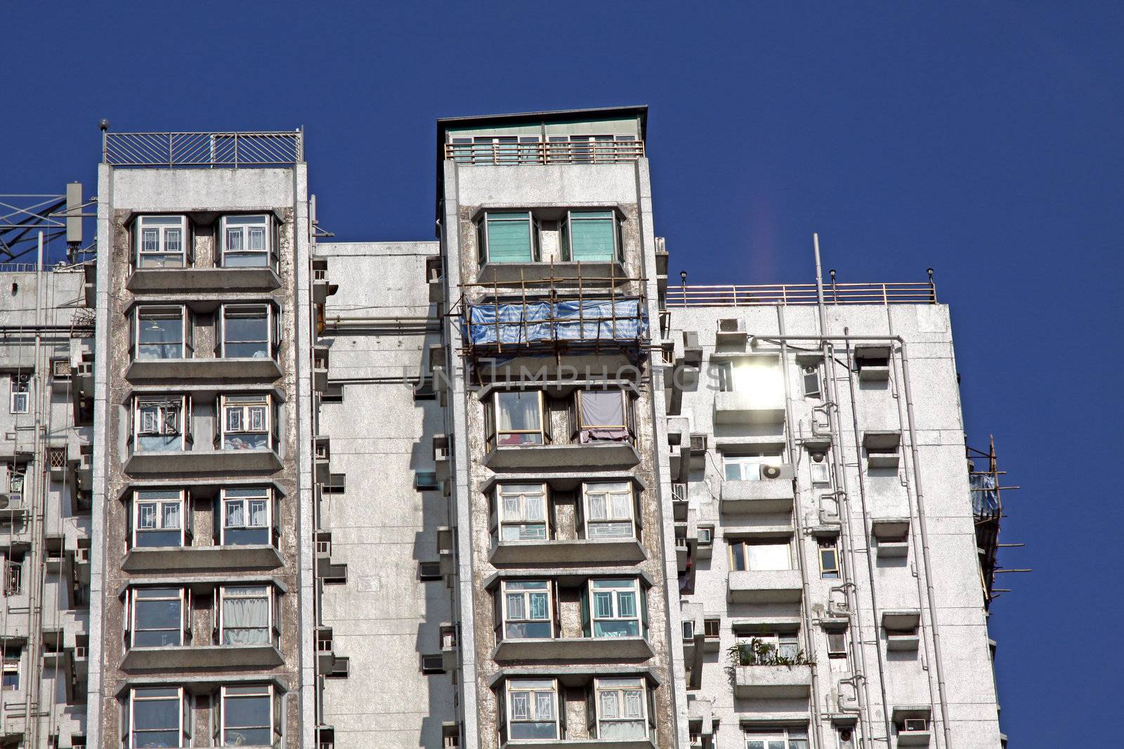 Hong Kong packed housing by kawing921