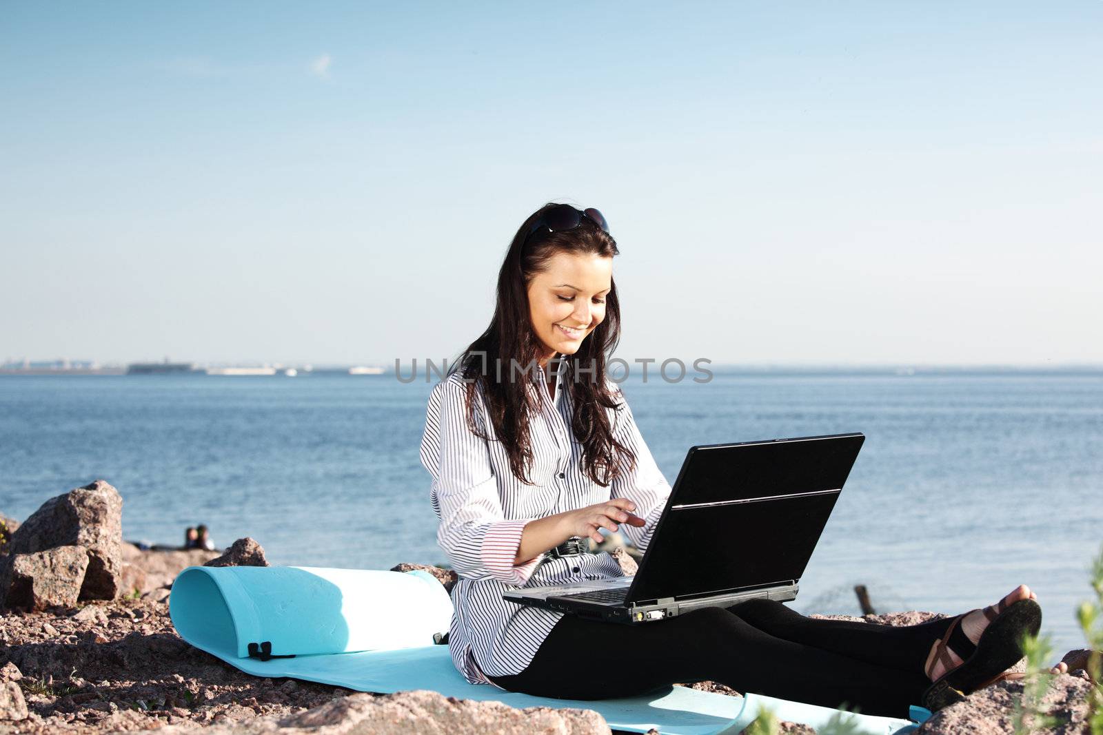 woman with laptop sea background