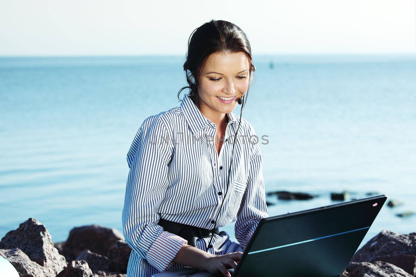 woman with laptop sea background