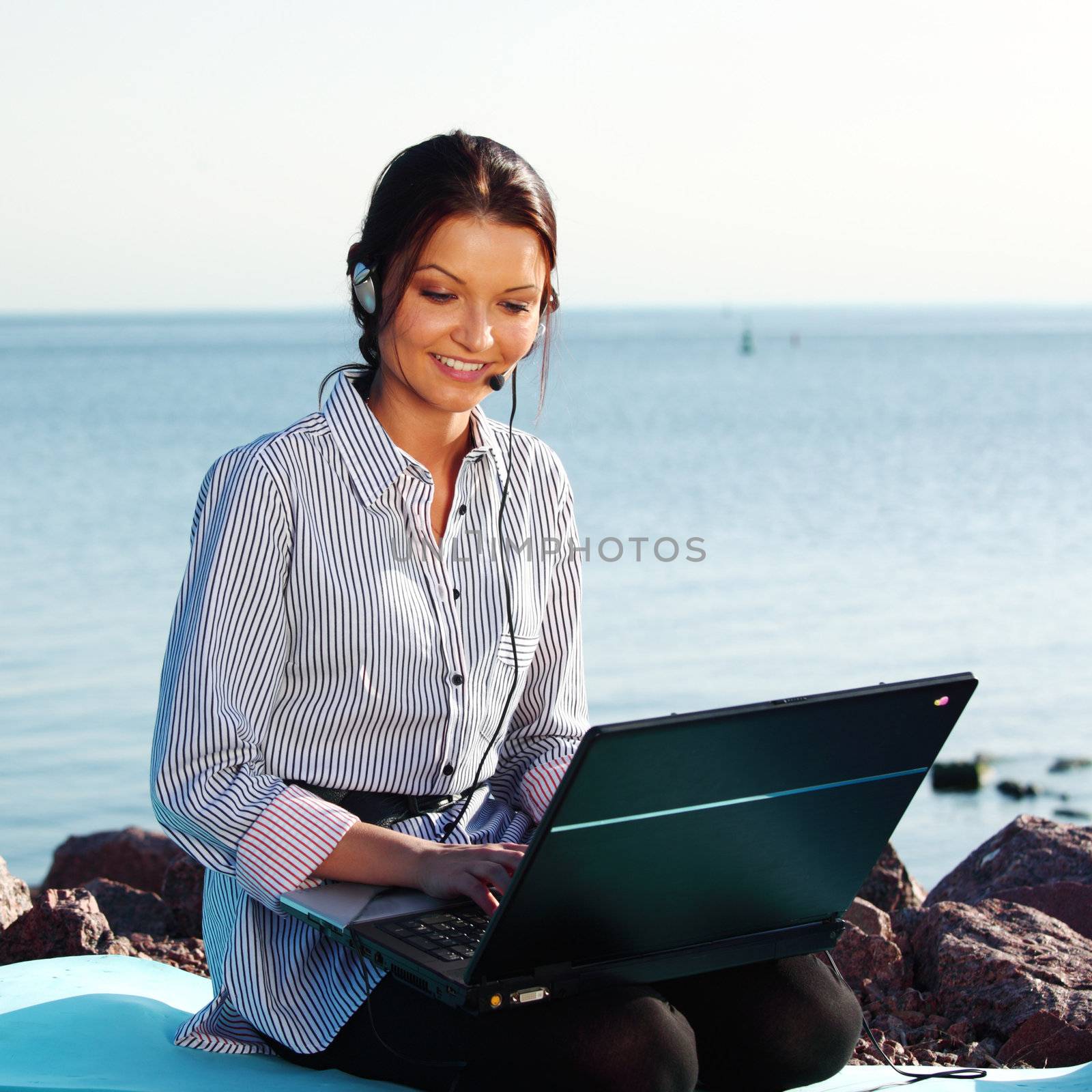 woman with laptop sea background