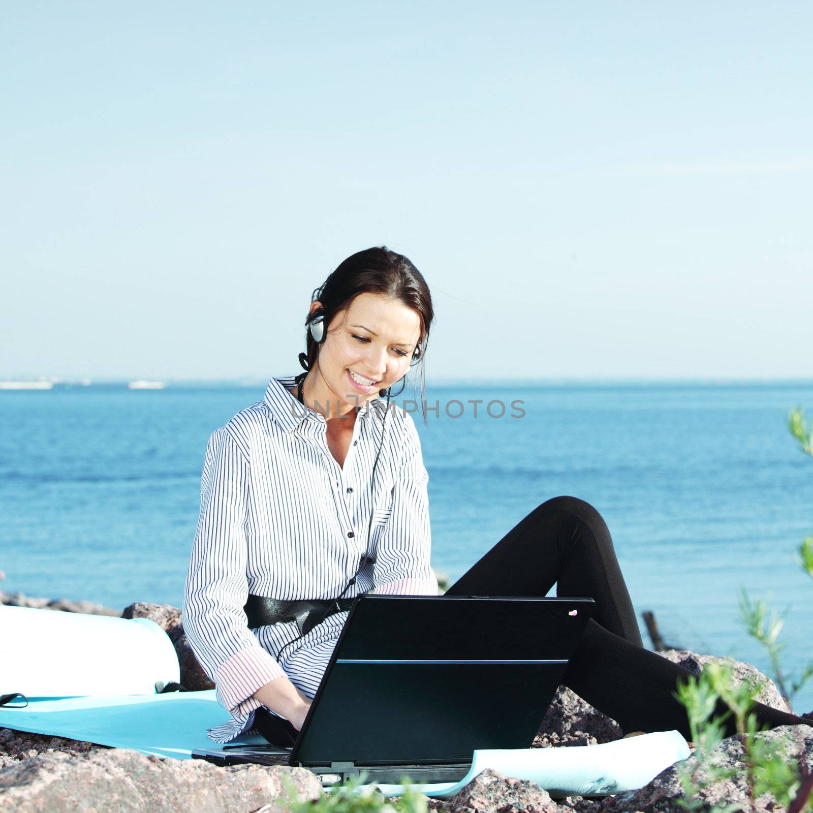 woman with laptop sea background