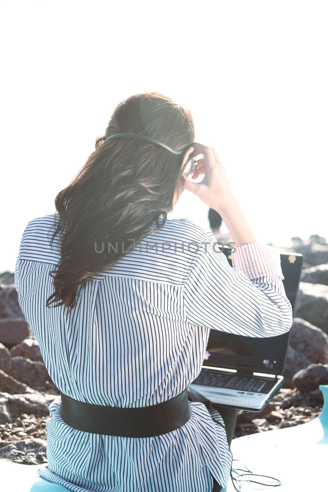 woman with laptop sea background