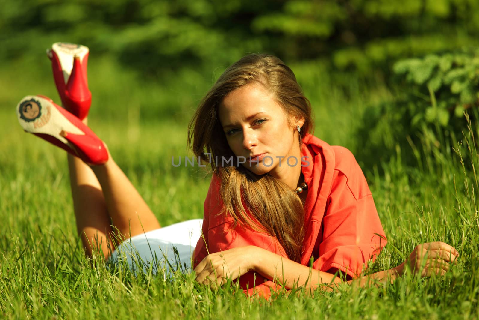 young sommer woman on green grass