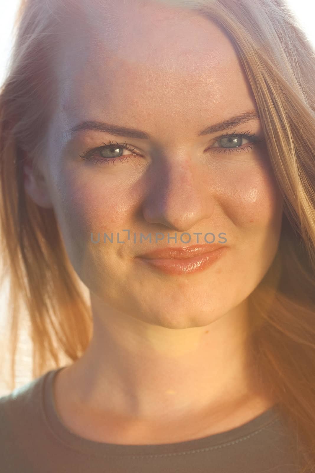 portrait of a beautiful young woman  outdoor by jannyjus