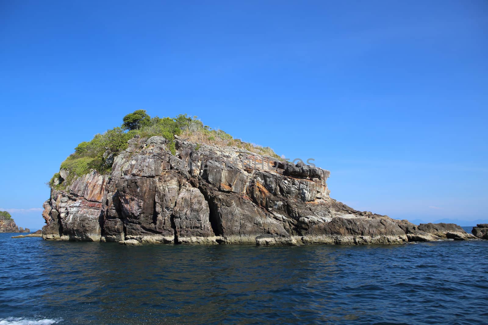 Small Island with Beautiful Sea by rufous