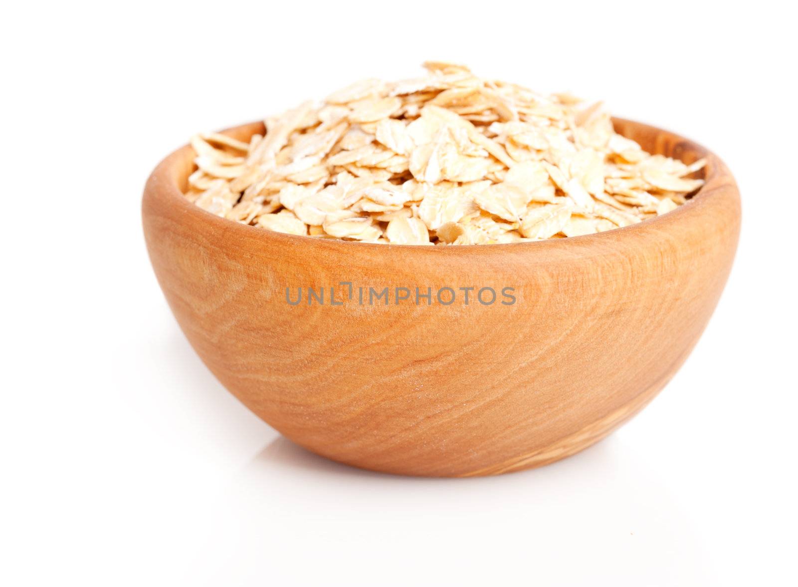 oat flakes in the wooden bowl.