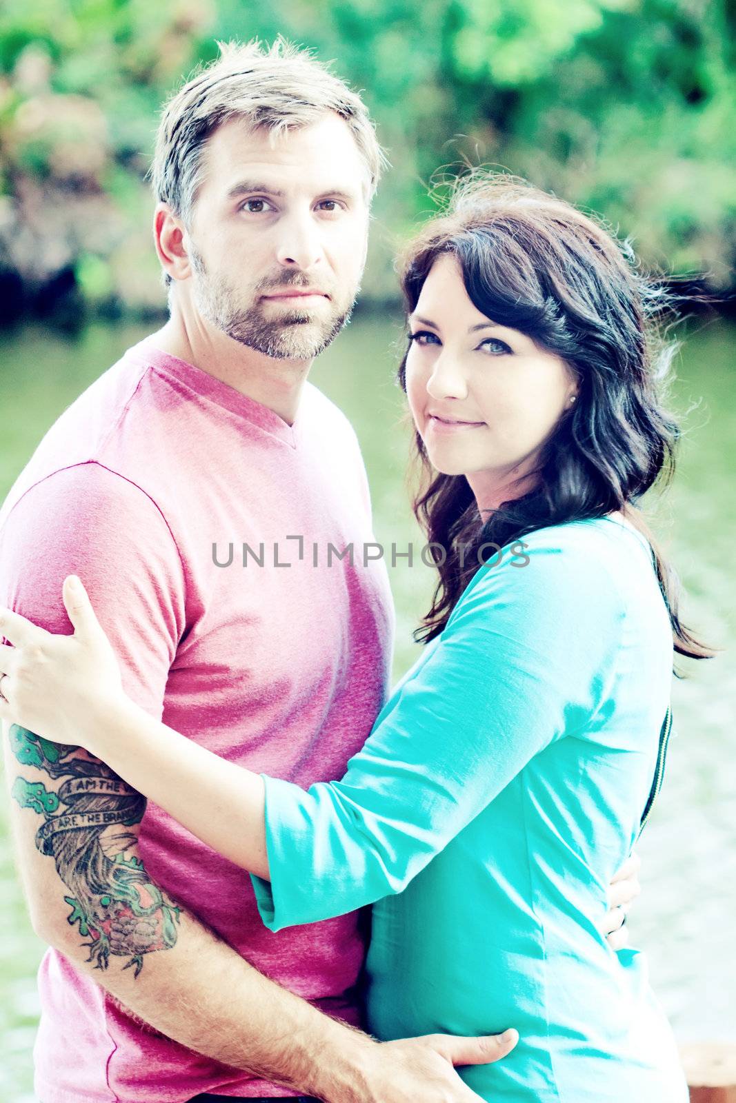 Portraite of a happy couple outdoors in the park 