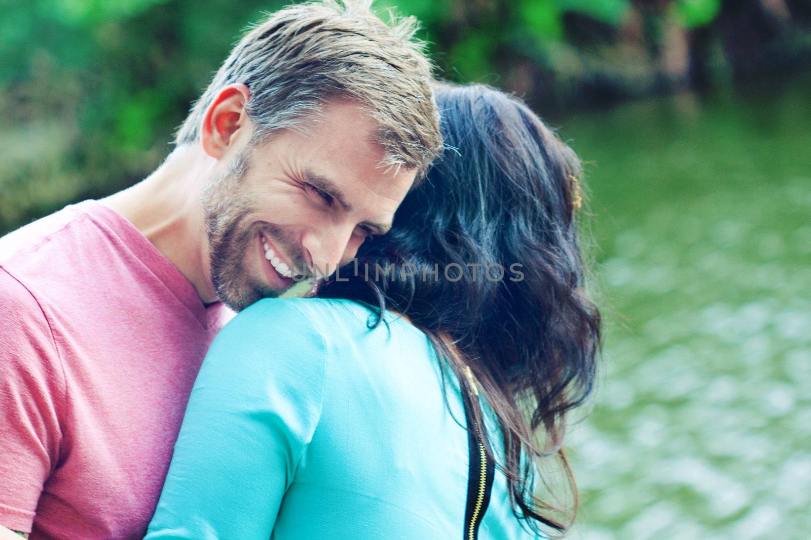 Portraite of a happy couple outdoors in the park 