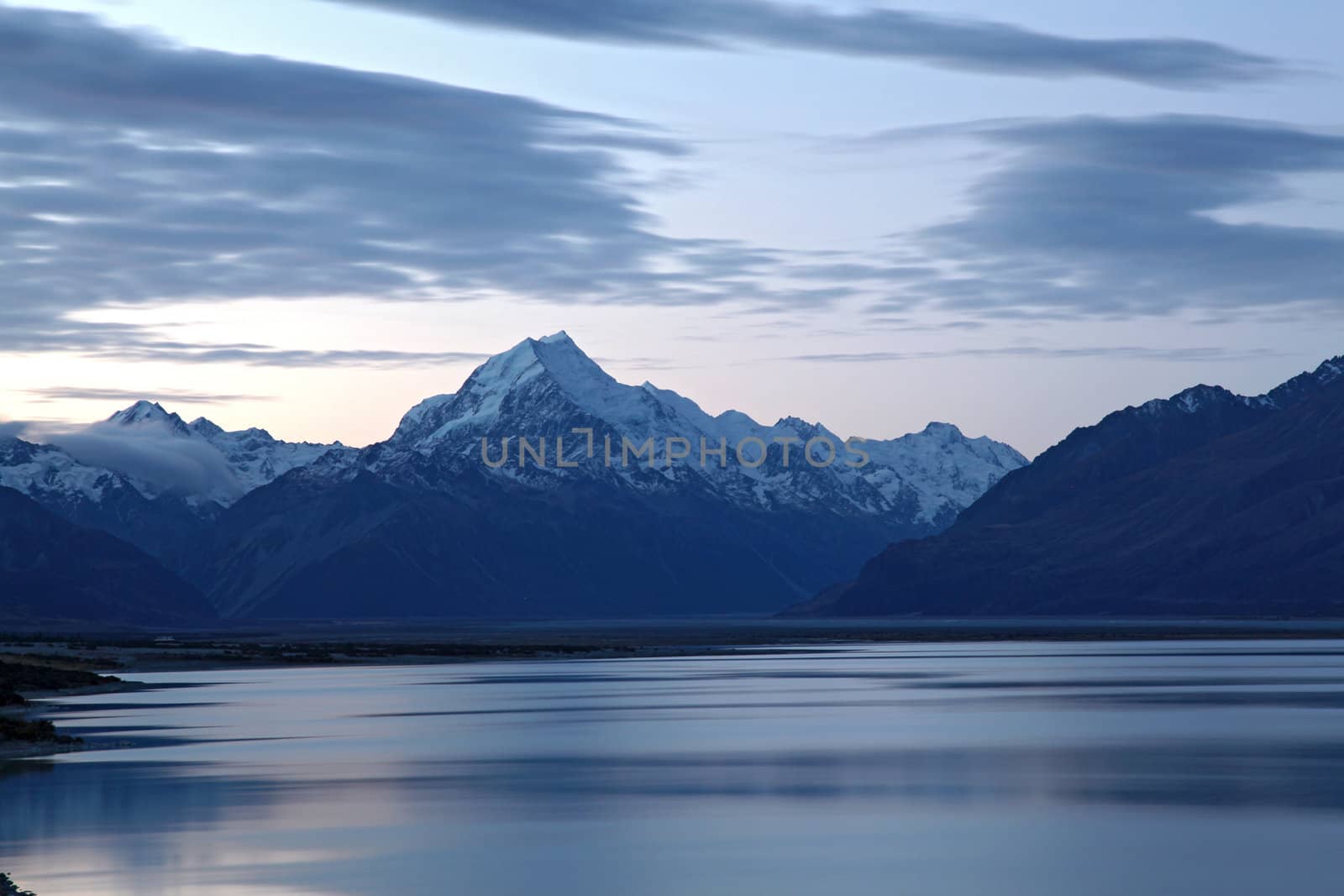 Mount cook and lake pukaki after sunset New Zealand