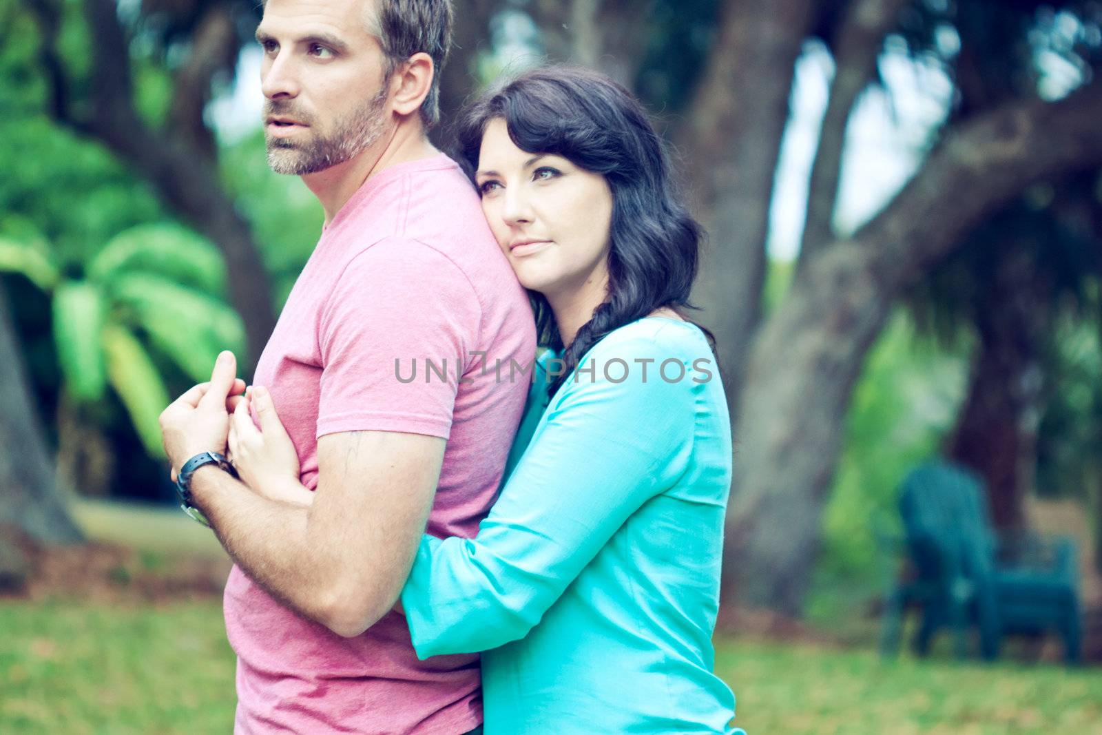 Portraite of a happy couple outdoors in the park 