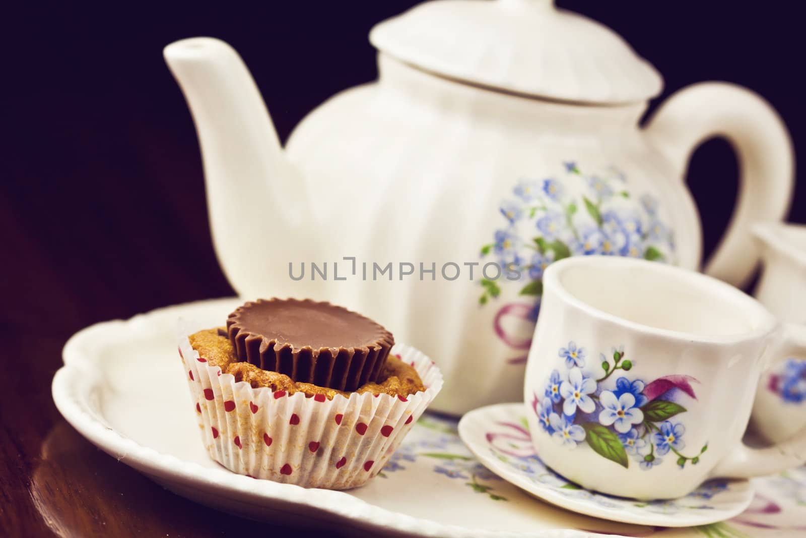 Cupcake with a note tea pot and cup of coffee