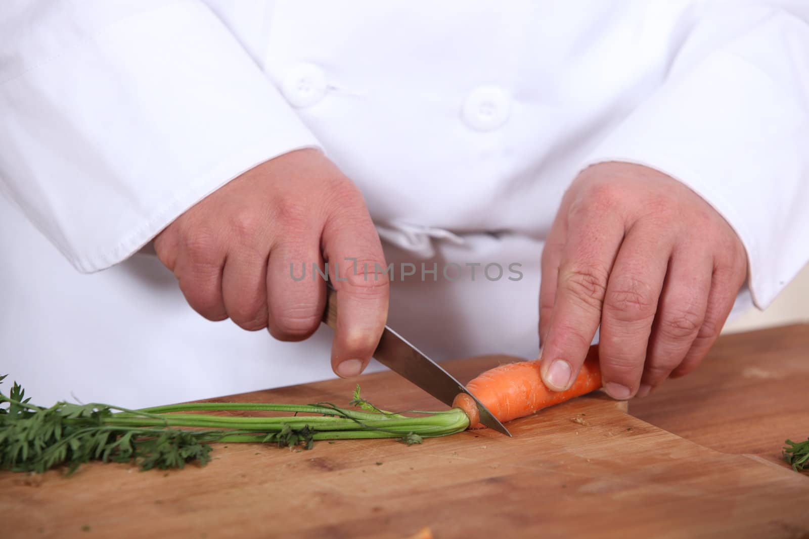 chef cutting carrots by phovoir