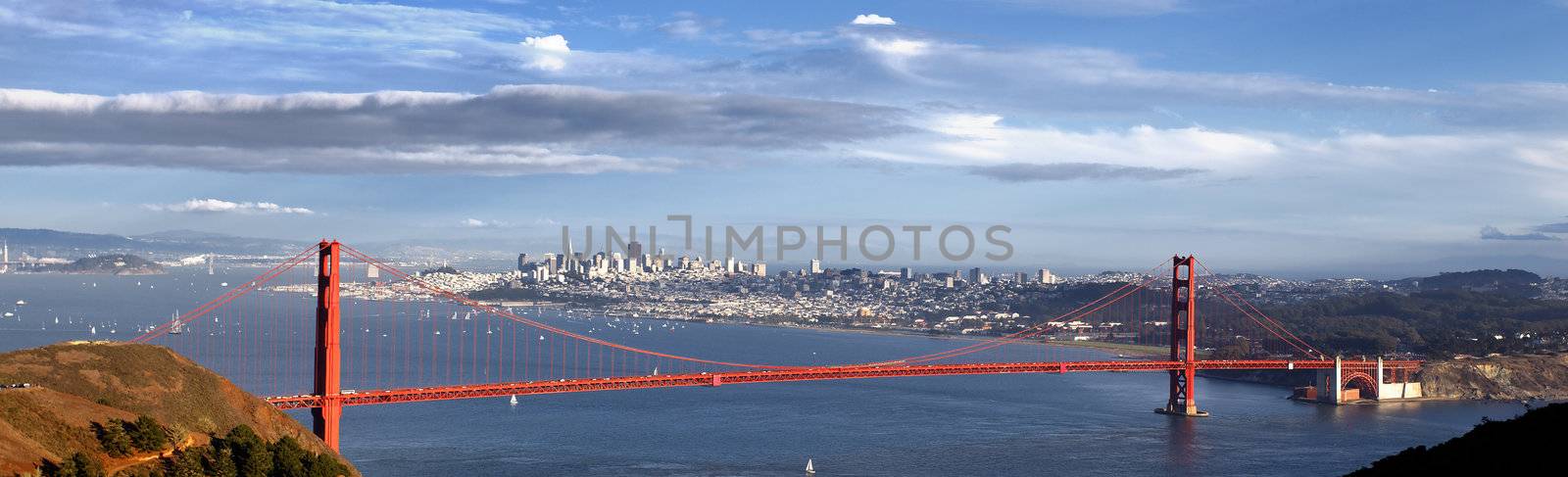 panoramic view of Golden Gate Bridge by vwalakte