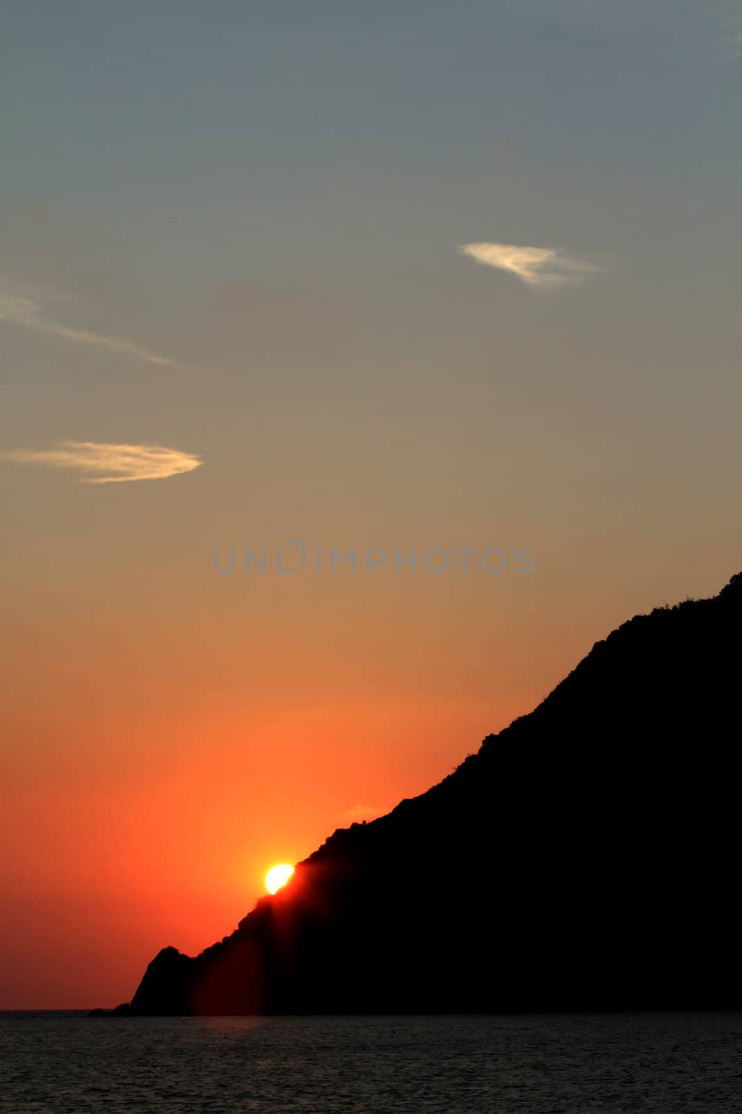 Ocean Sunset with Yellow Glow by rufous