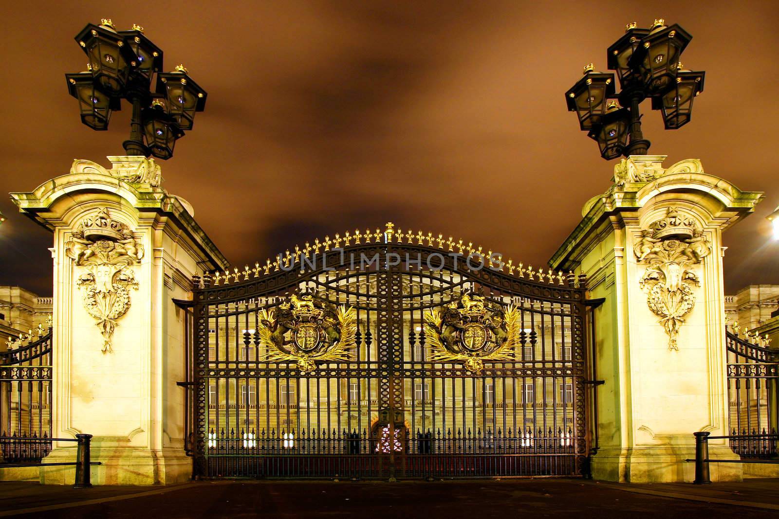  Gate of the Buckingham place 