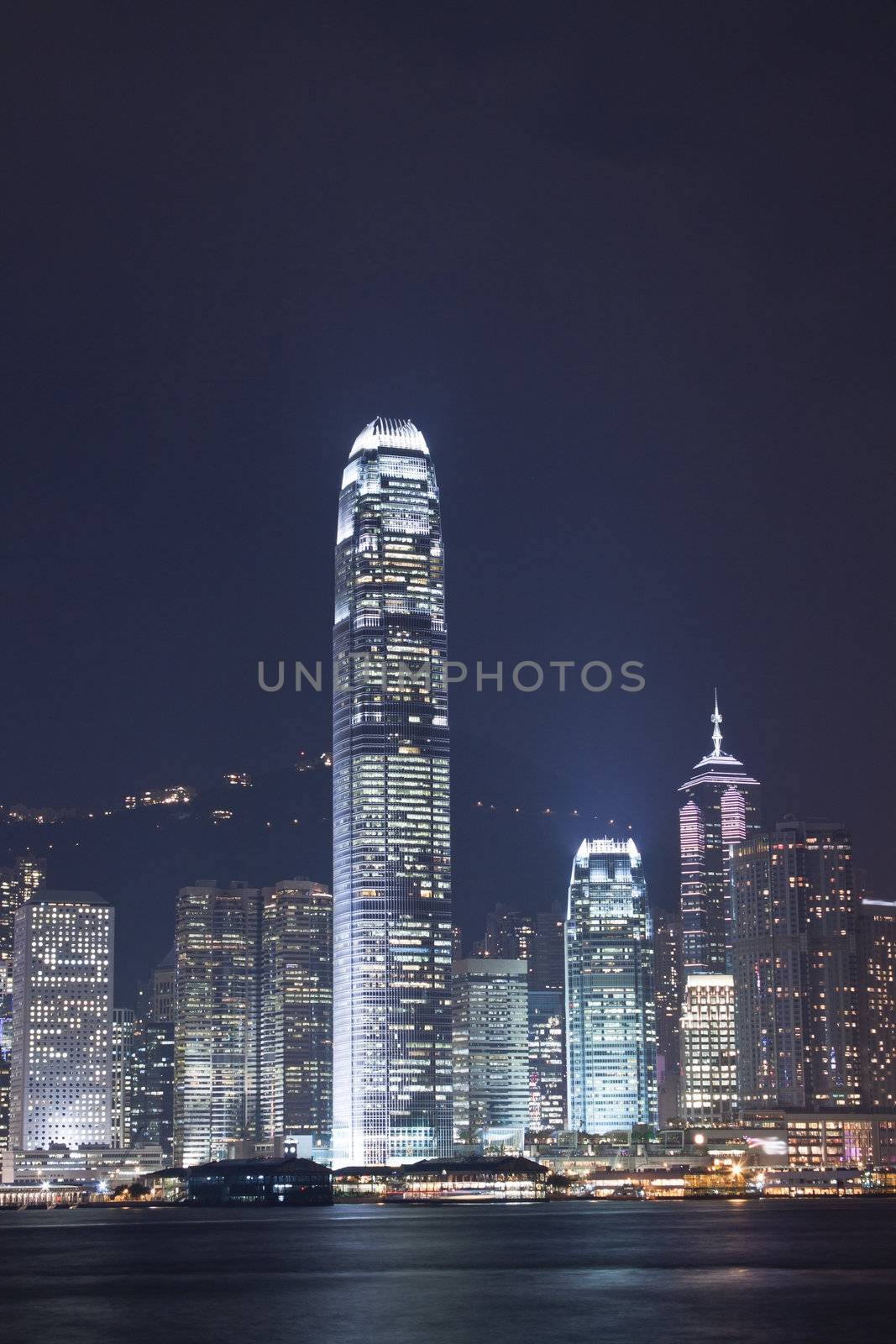 Hong Kong at night  by kawing921