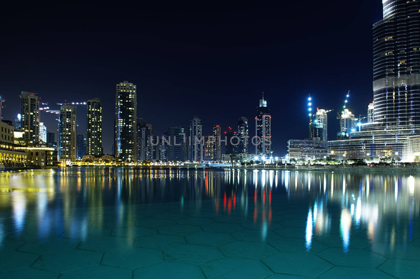 Dubai Night Scene by MOELLERTHOMSEN